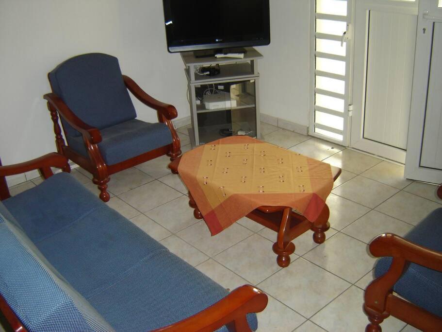 Charmant Appartement Verdoyant Le Morne-Vert Exterior photo
